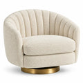 Sillón tapizado de líneas curvas con acolchado acanalado, beige y dorado